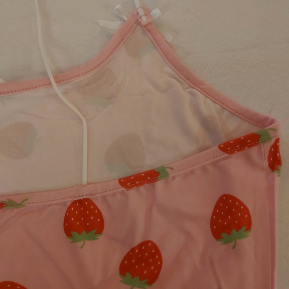 049. Strawberry Print Crop Spaghetti Straps Camisole  Size M - Picture 14 of 16